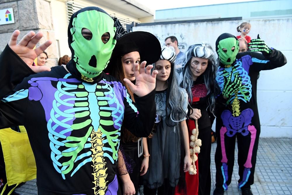 Desfile con los alumnos del Fernández Latorre y de Carricanta.