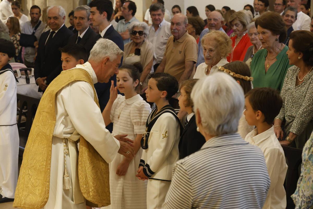 EN IMÁGENES: El Corpus Christi de Somió luce en todo su esplendor con una misa y procesión oficiada por Kike Figaredo: "Estamos muy contentos de que nos acompañe EN IMÁGENES: El Corpus Christi de Somió luce en todo su esplendor con una misa y procesión oficiada por Kike Figaredo: "Estamos muy contentos de que nos acompañe