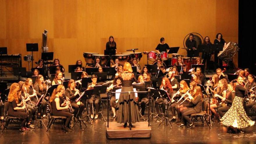 La Banda de Dones deslumbra en el Auditorio de Teulada