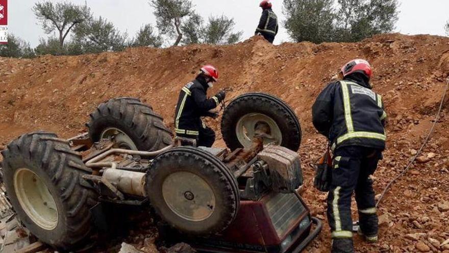 Muere un hombre de 80 años tras volcar su tractor en Sant Jordi