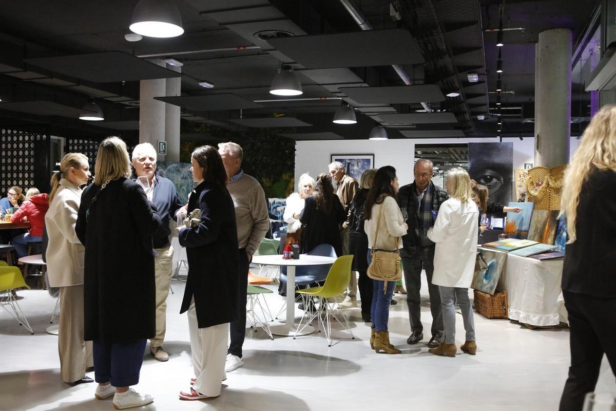 "Art & Wine - Christmas Edition" im Circle Food Corner in Santa Ponça.