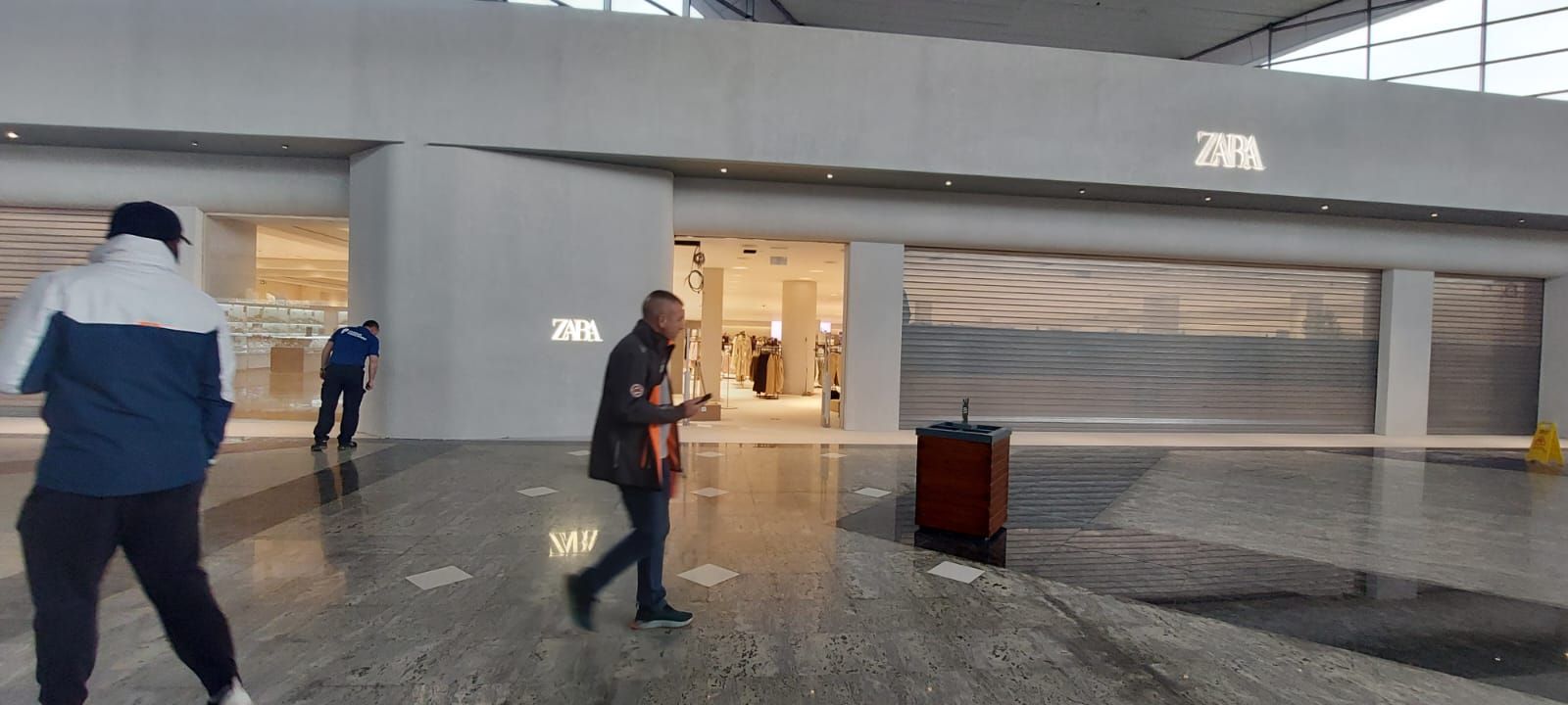 Así se ve ya la nueva tienda de Zara en Parque Principado, la mayor de Asturias y casi terminada