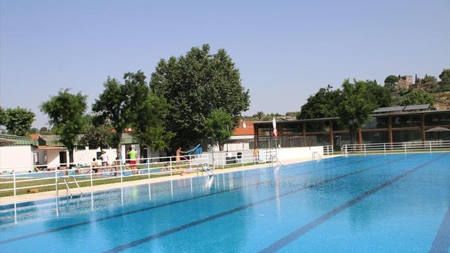 Trujillo lanza sus cursos de natación con opciones para todas las edades