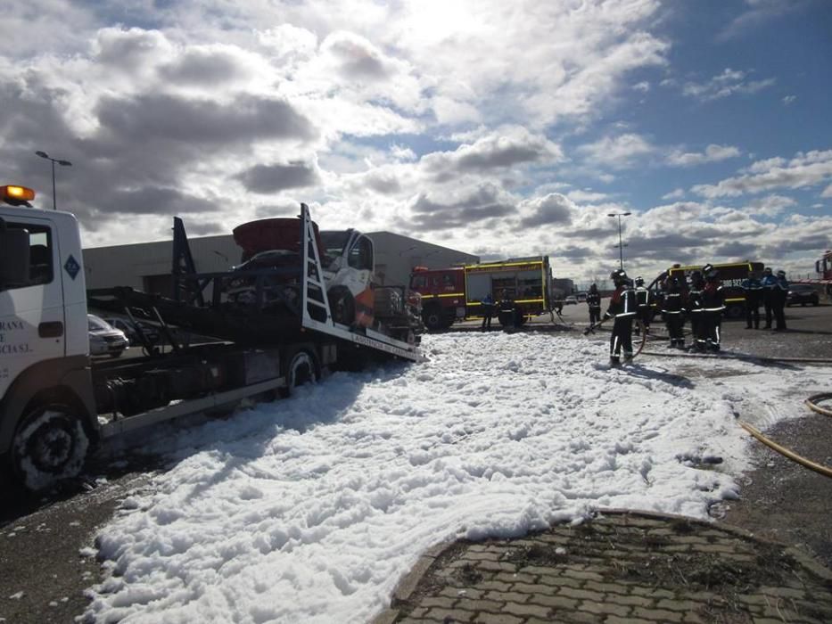 Accidente de dos camiones en Los Llanos (Zamora)