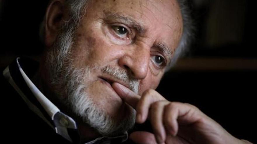 El actor Víctor Clavijo rinde tributo a Julio Anguita: &quot;Del poeta del pueblo para el político del pueblo&quot;