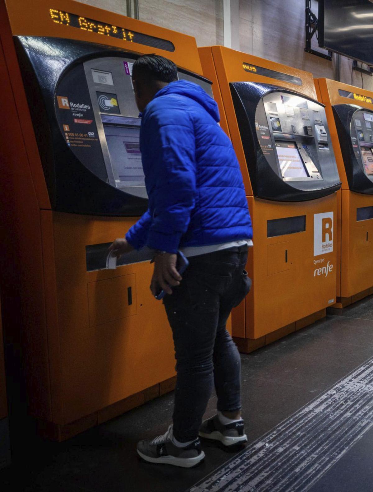 Rodalies torna a ser de pagament al recuperar el 96% del servei