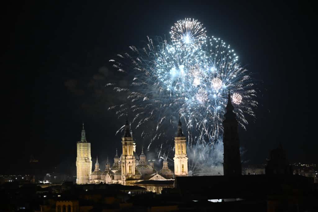 Los fuegos artificiales ponen un bonito broche final a las Fiestas del Pilar 2025