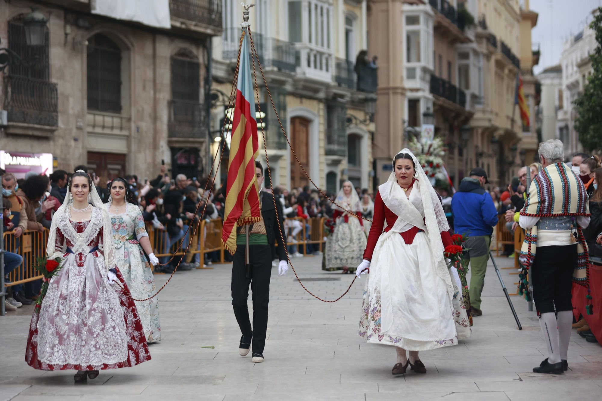 Búscate en el segundo día de ofrenda por la calle Quart (entre las 18:00 a las 19:00 horas)