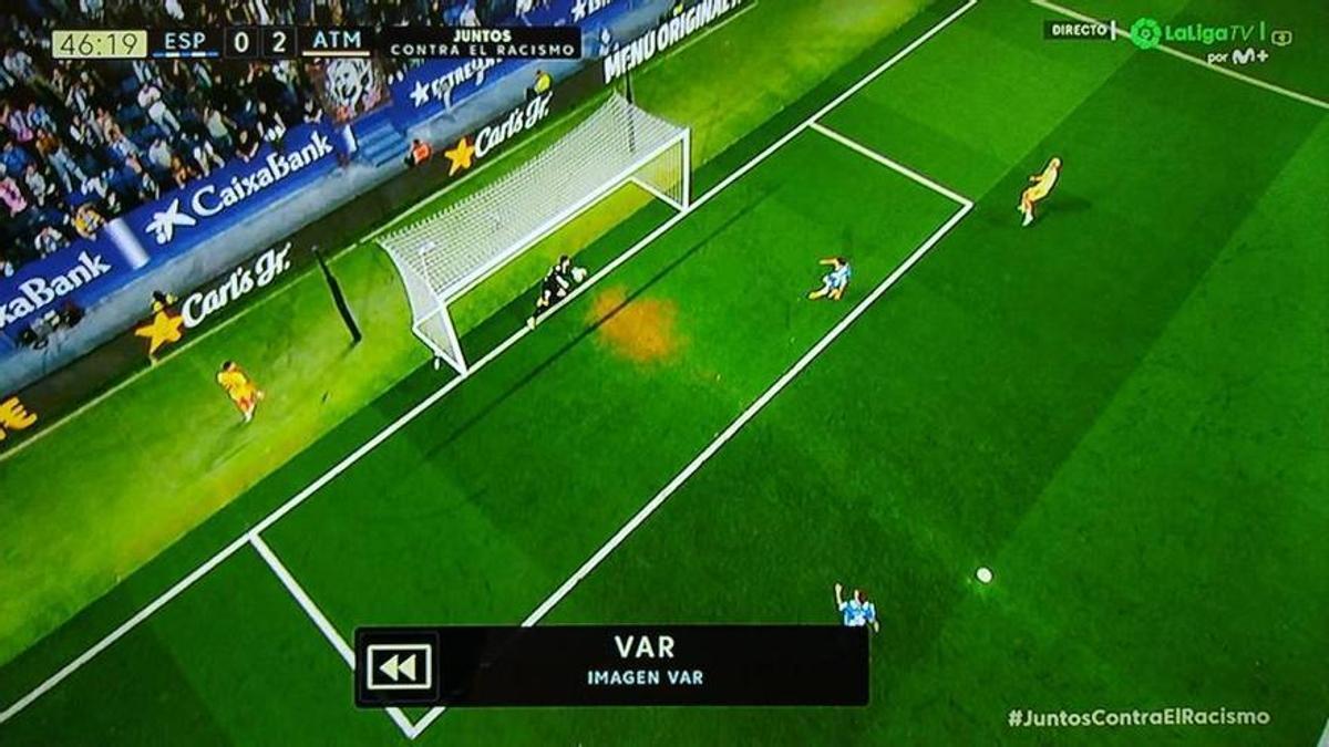 La señal televisiva de la imagen de la polémica del gol de Griezmann en el Espanyol - Atlético.