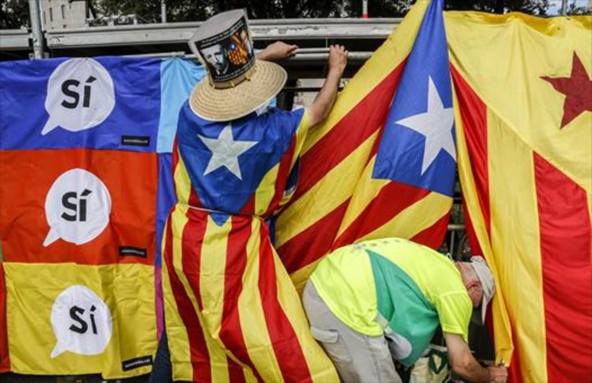 Manifestación de la Diada, en la plaza de Catalunya de Barcelona. Manifestación de la Diada, en la plaza de Catalunya de Barcelona.