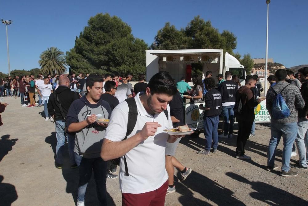 Centenares de estudiantes en la bienvenida de la UPCT