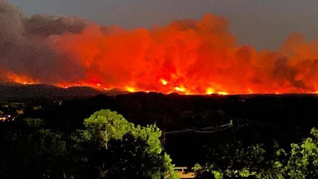 Miles de personas evacuadas por un gran incendio en el sur de Francia