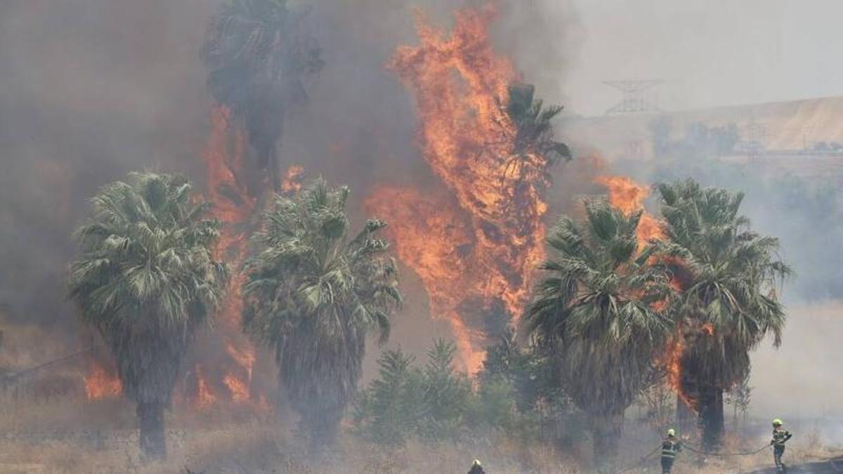 Gran incendio en la carretera del Aeropuerto
