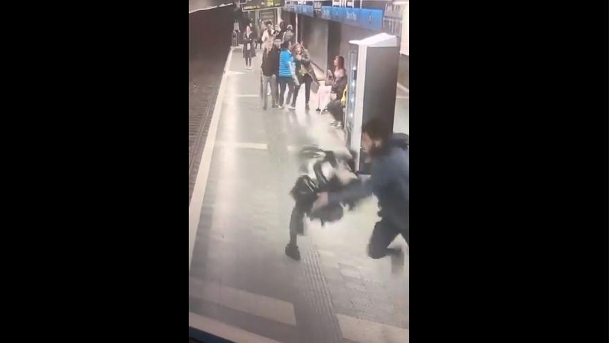 Vídeo: La brutal agressió sense sentit que s&#039;ha fet viral