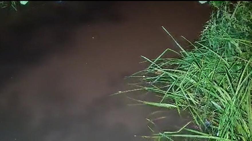 Betanzos denuncia un vertido nocturno de fecales en el río Mendo próximo a la captación de agua