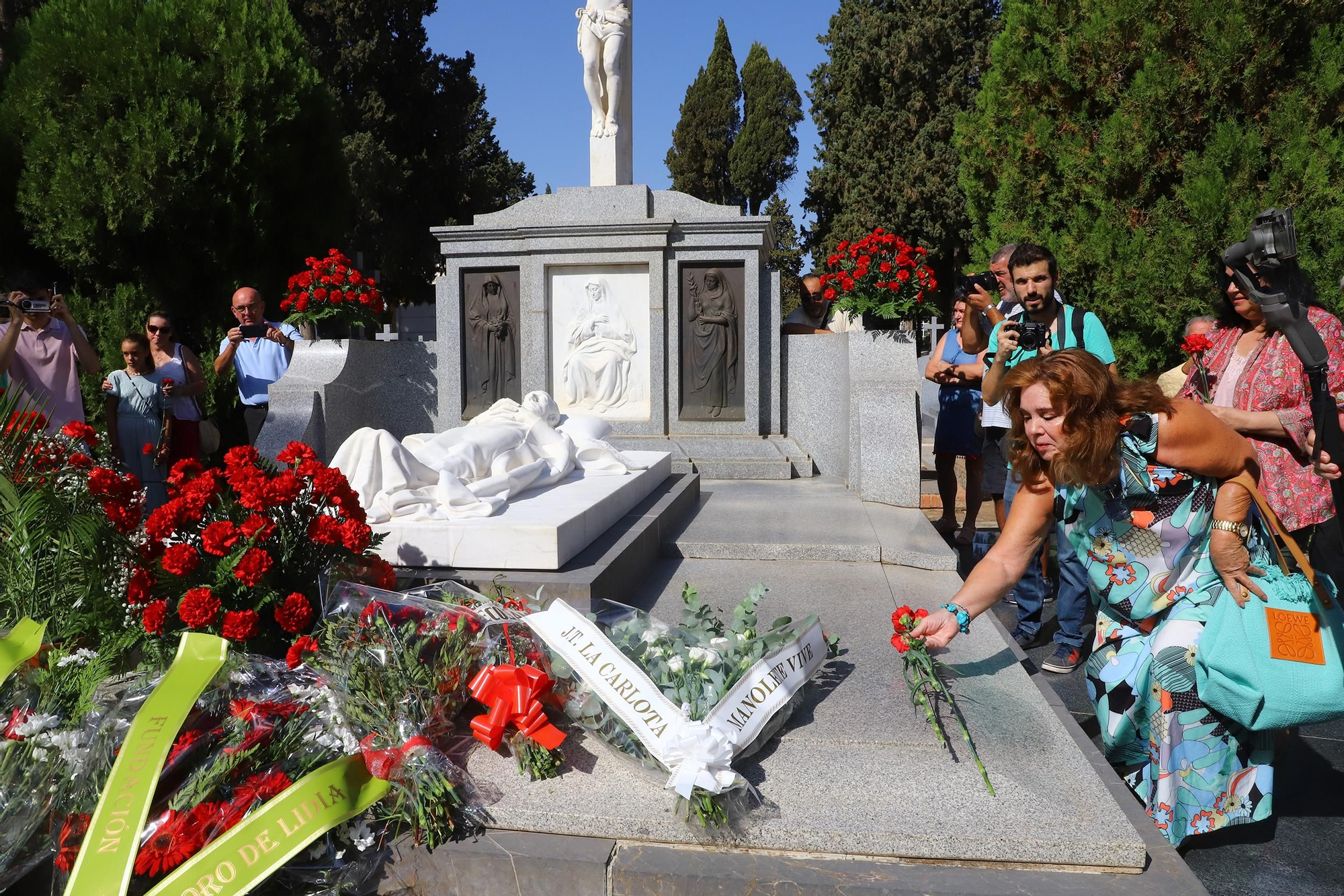 Ofrenda floral en el 75 aniversario de la muerte de Manolete