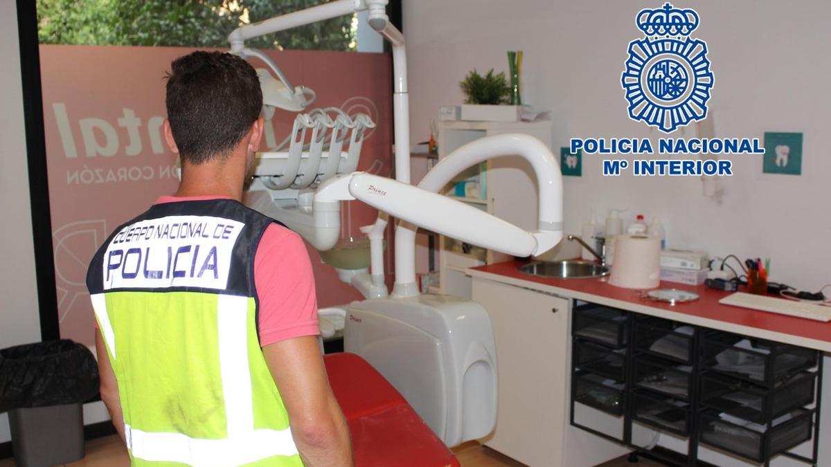 Registro policial en una de las clínicas Idental