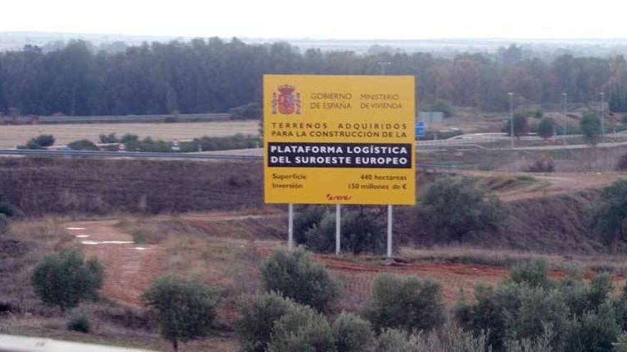 Fomento se compromete a reactivar la Plataforma Logística de Badajoz