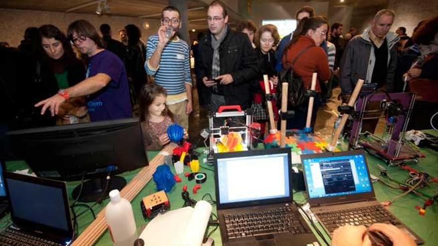 Feria de tecnología libre celebrada en la Domus.