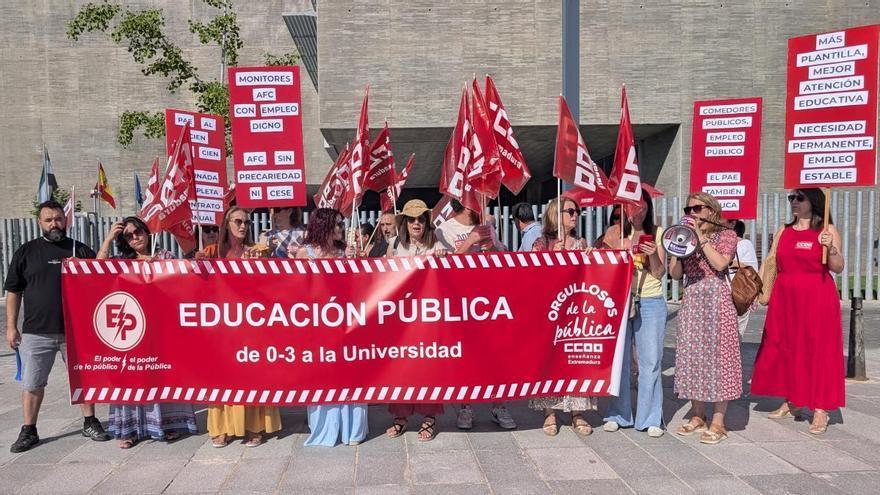 Cuidadores, técnicos y monitores de los centros públicos extremeños piden acabar con las jornadas parciales
