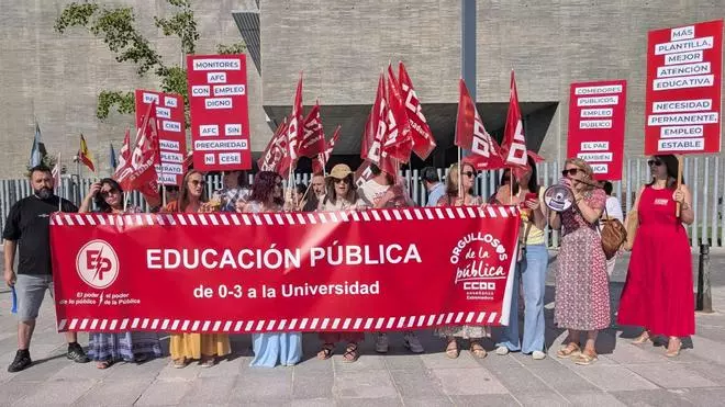 La protesta del personal de apoyo educativo ante Educación, en imágenes