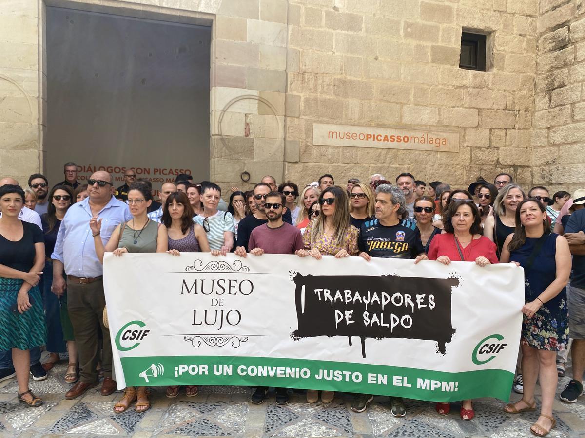 Protesta de los trabajadores del Museo Picasso de Málaga, el pasado junio.