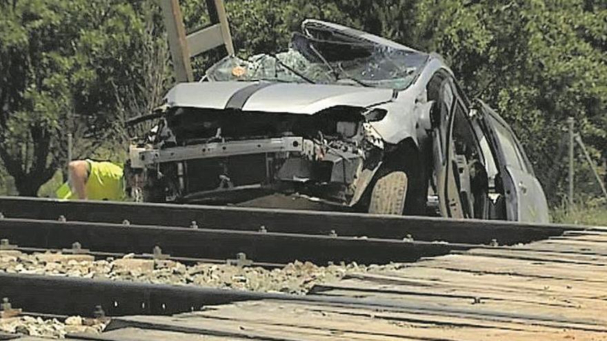 Tres muertos en Guadalajara al arrollar un tren su coche