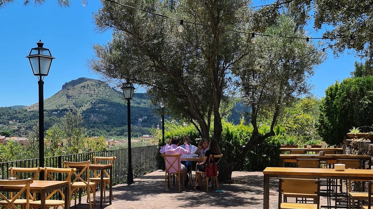 El Restaurante Les Panses se sitúa en un entorno privilegiado, con vistas a la Sierra Calderona.