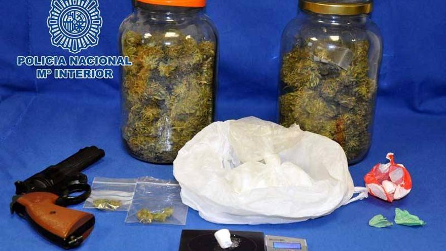 La Policía Nacional desmantela dos puntos de venta de droga en Mérida