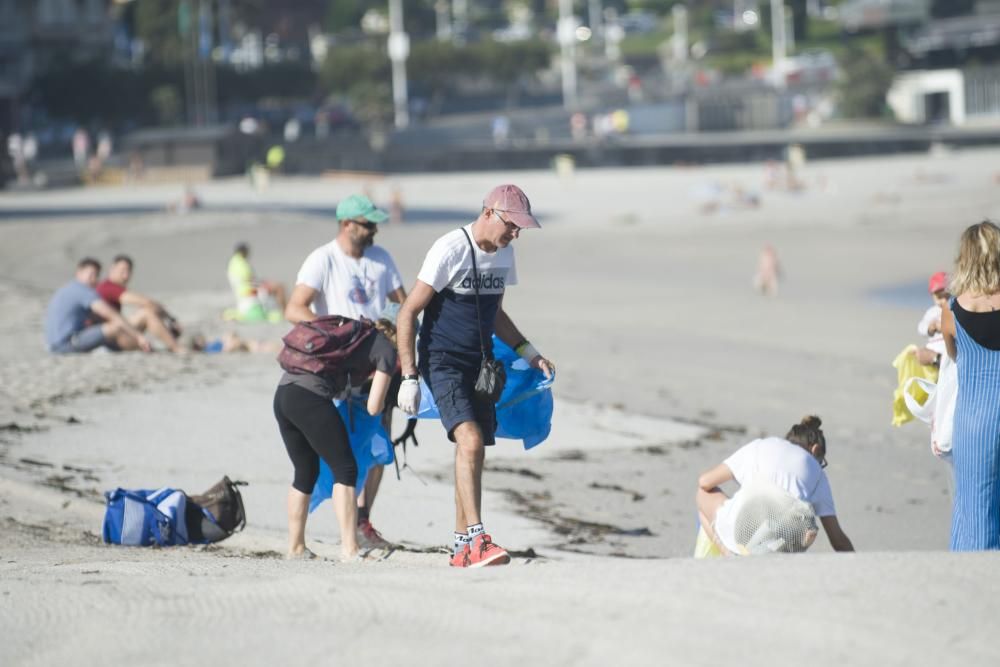 Recogida voluntaria de basura en la playa