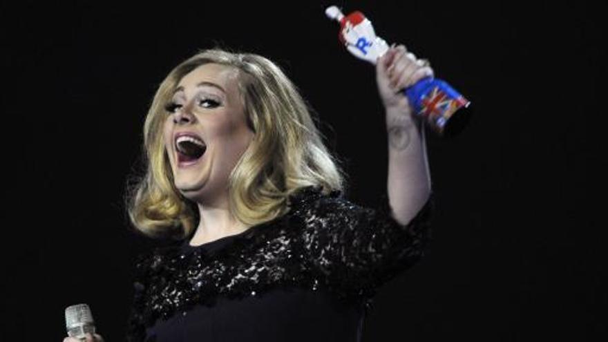 Adele arrasa en los premios Brit