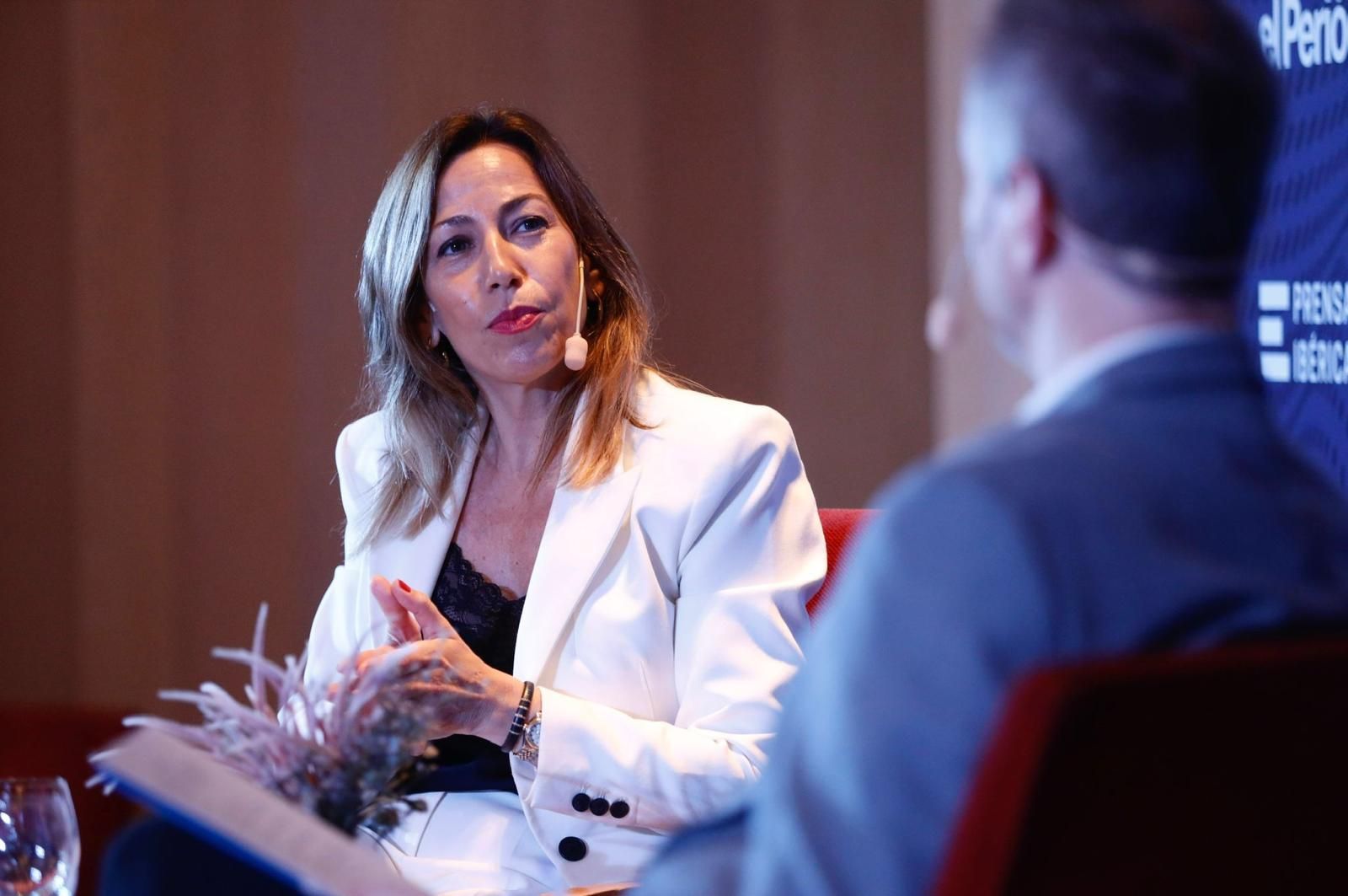 Natalia Chueca, en los Desayunos-Coloquios de EL PERIÓDICO DE ARAGÓN