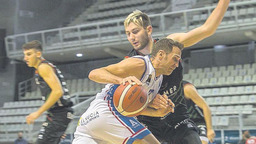 Urtasun durante el partido del viernes en Alicante.