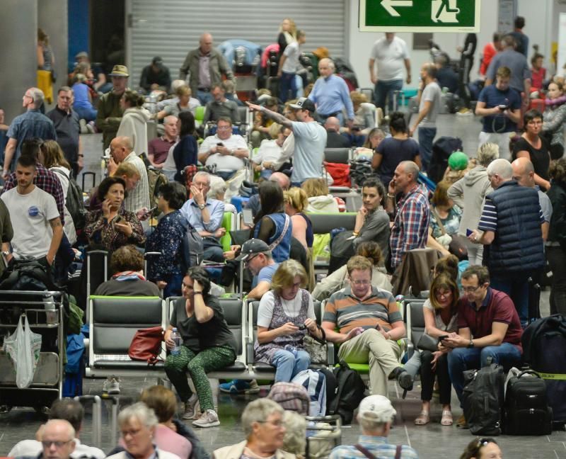 Aeropuerto de Gran Canaria. Aeropuerto cerrado por calima y viento  | 23/02/2020 | Fotógrafo: José Carlos Guerra