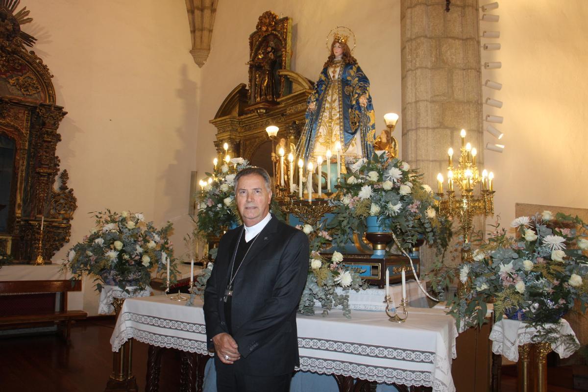El cardenal Artime junto a la Virgen de las Victorias