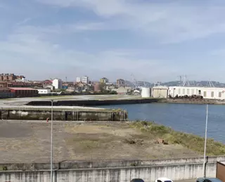 La franja de la discordia en Naval Gijón: ¿por qué se la disputan y qué pasará con ella?