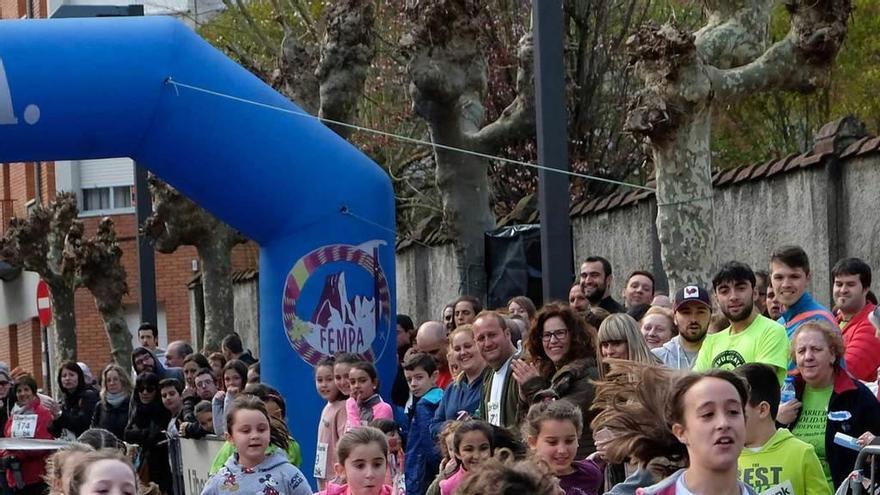 Los niños que participaron en la carrera.