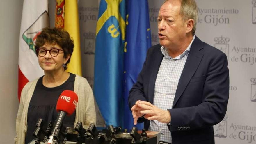Ana Castaño y Aurelio Martín, ayer, en su comparecencia pública para hacer balance de su trabajo.