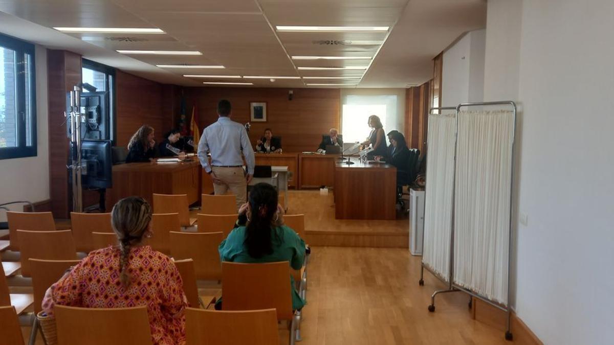 Imagen del acusado en la sala antes de la celebración del juicio.