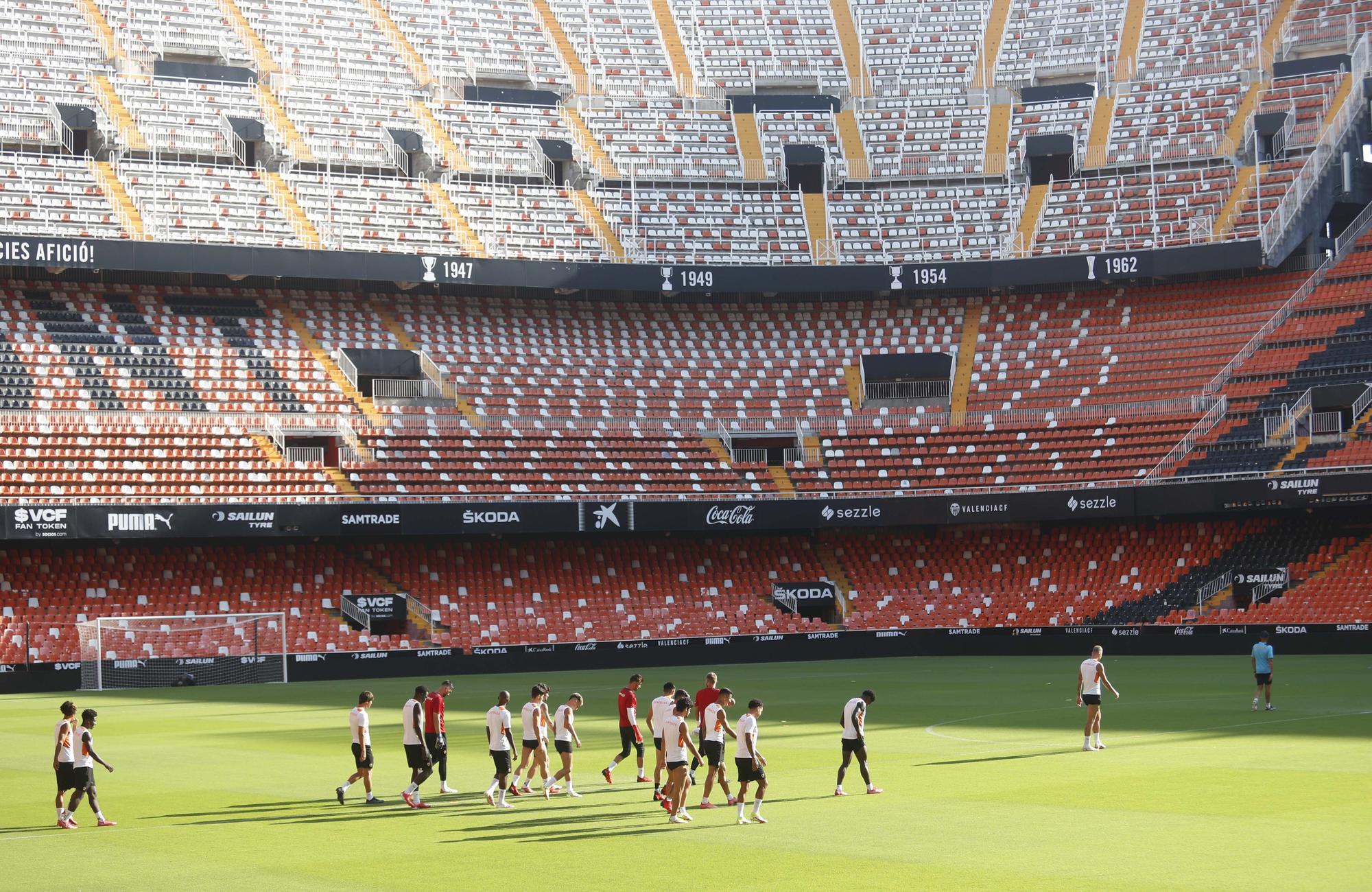 El Valencia CF prepara el partido frente al Real Madrid en Mestalla