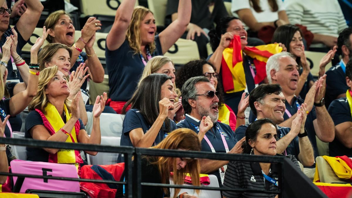 La reina Letizia animó a la selección de baloncesto en silla de ruedas en París