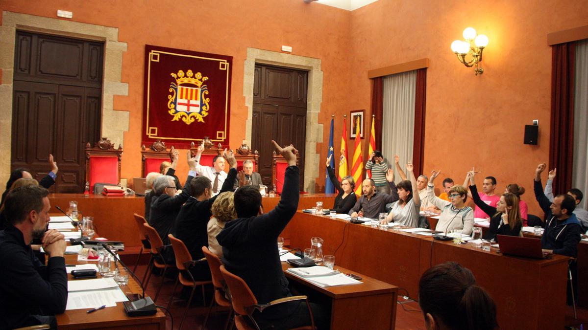 El pleno del Ayuntamiento de Manresa aprueba con los votos de CDC, ERC y C'S, una moción sobre la menstruación alternativa a la de la CUP.