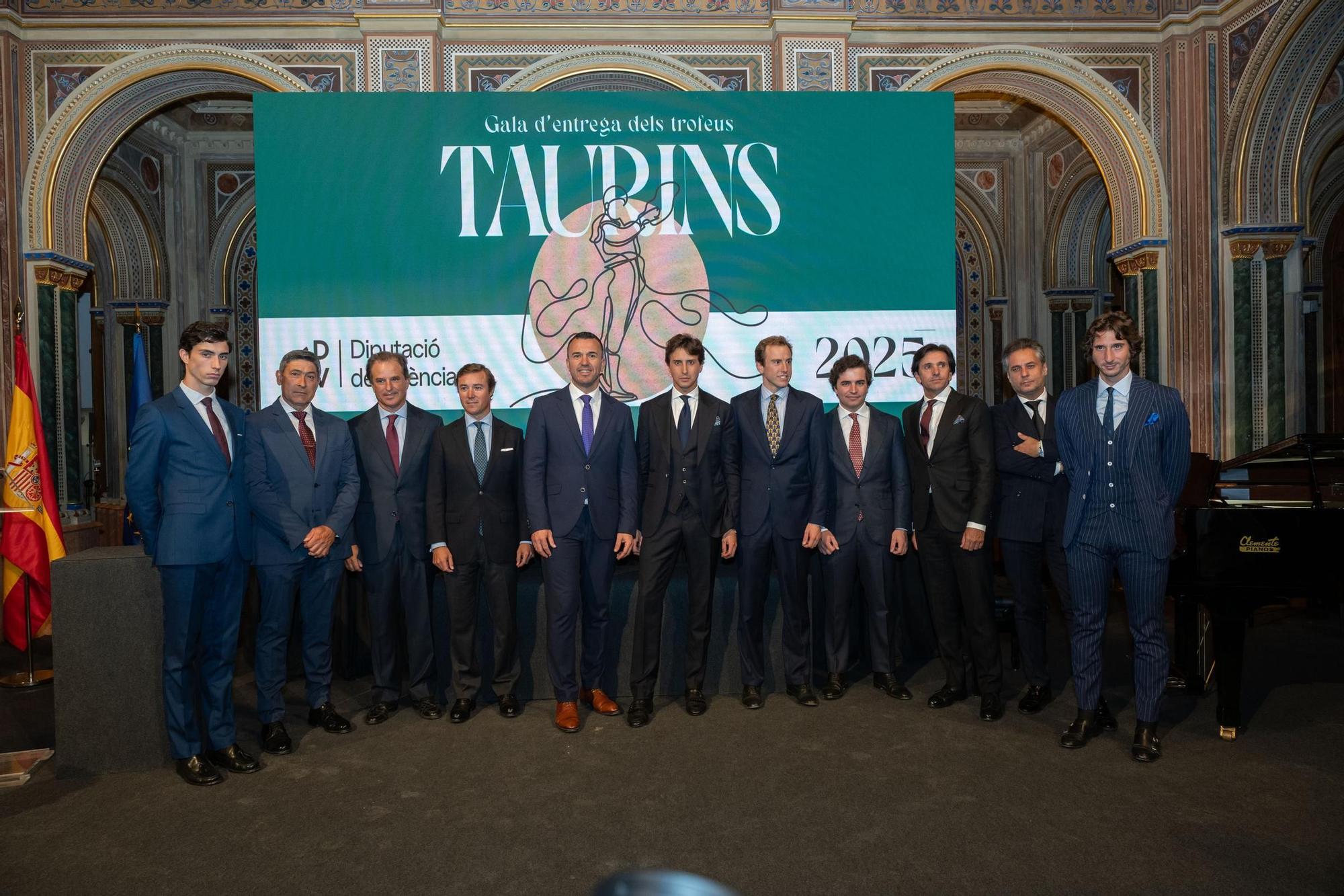 La gala de los premios taurinos de la Diputación de Valencia con Roca Rey, en imágenes