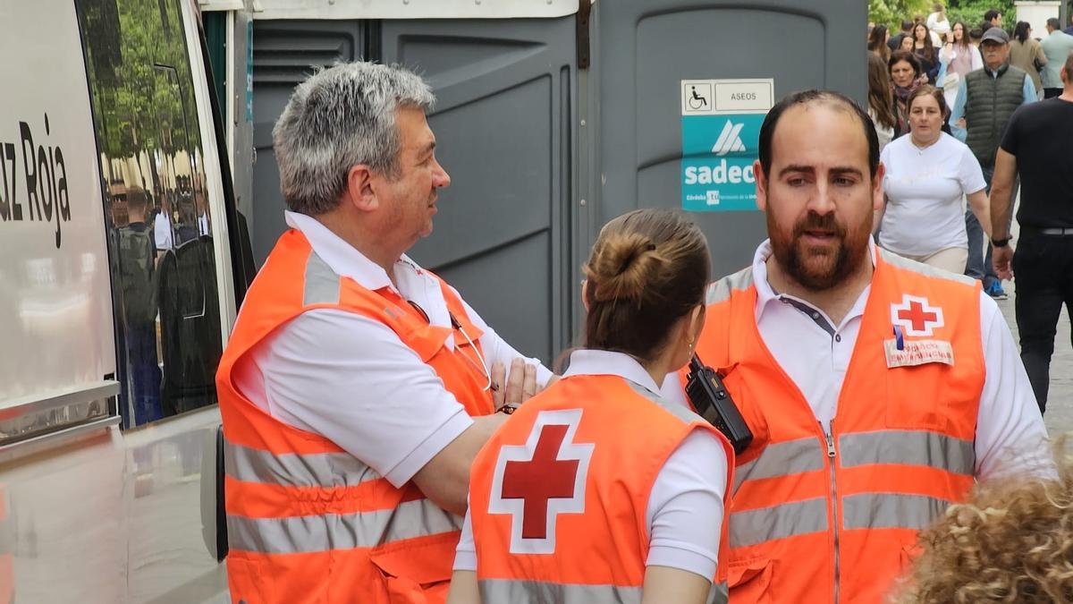 Dispositivo sanitario de Cruz Roja en el entorno de la Carrera Oficial de Córdoba.
