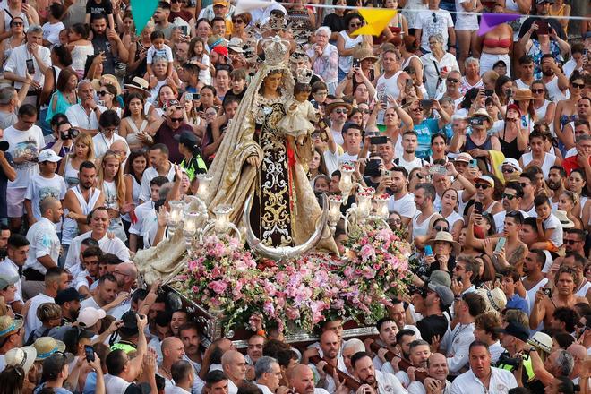 Embarcación de la Virgen del Carmen en el Puerto de la Cruz