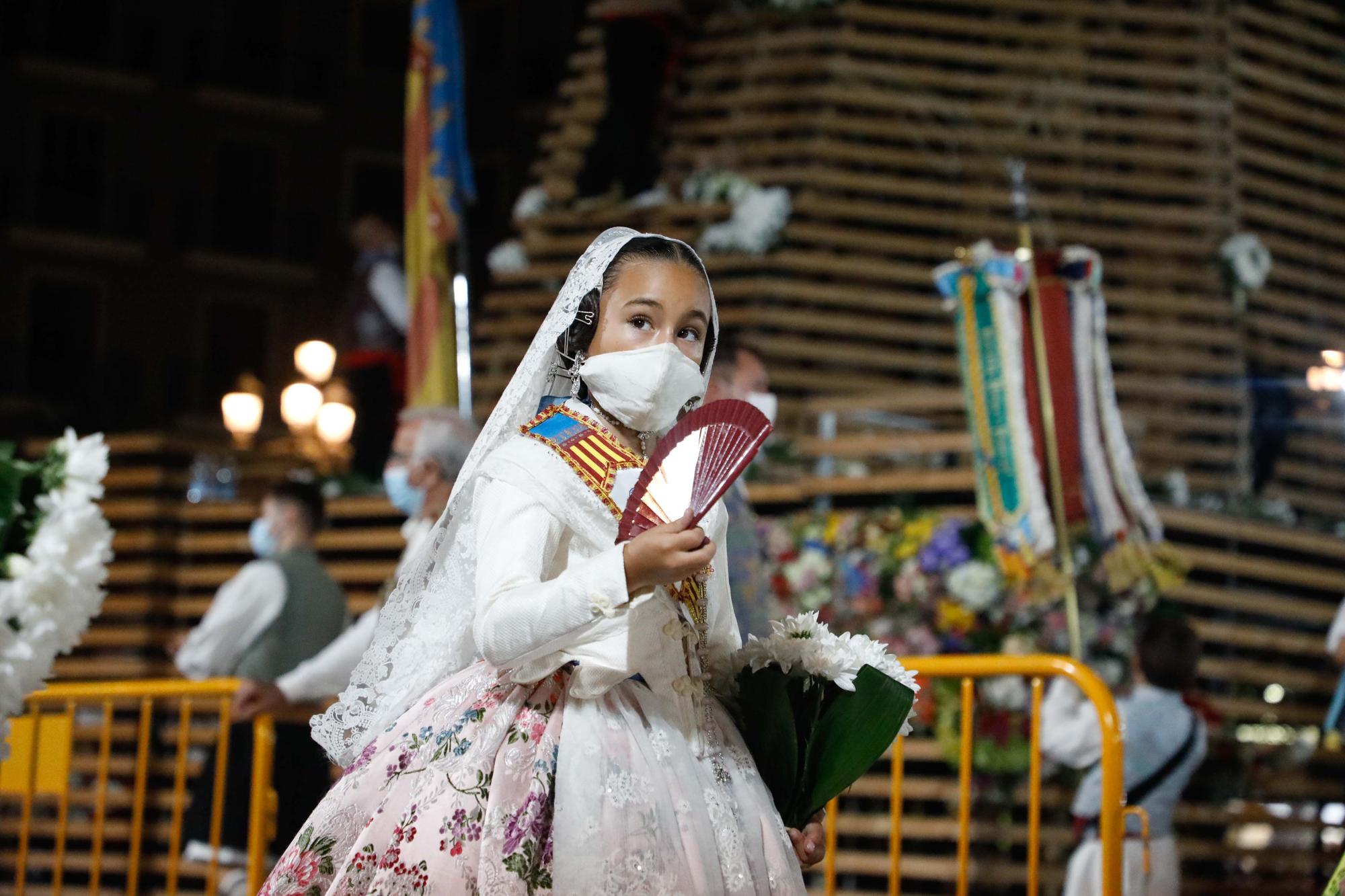 Búscate en el primer día de la ofrenda por la Calle Caballeros de las 21:00 a las 22:00