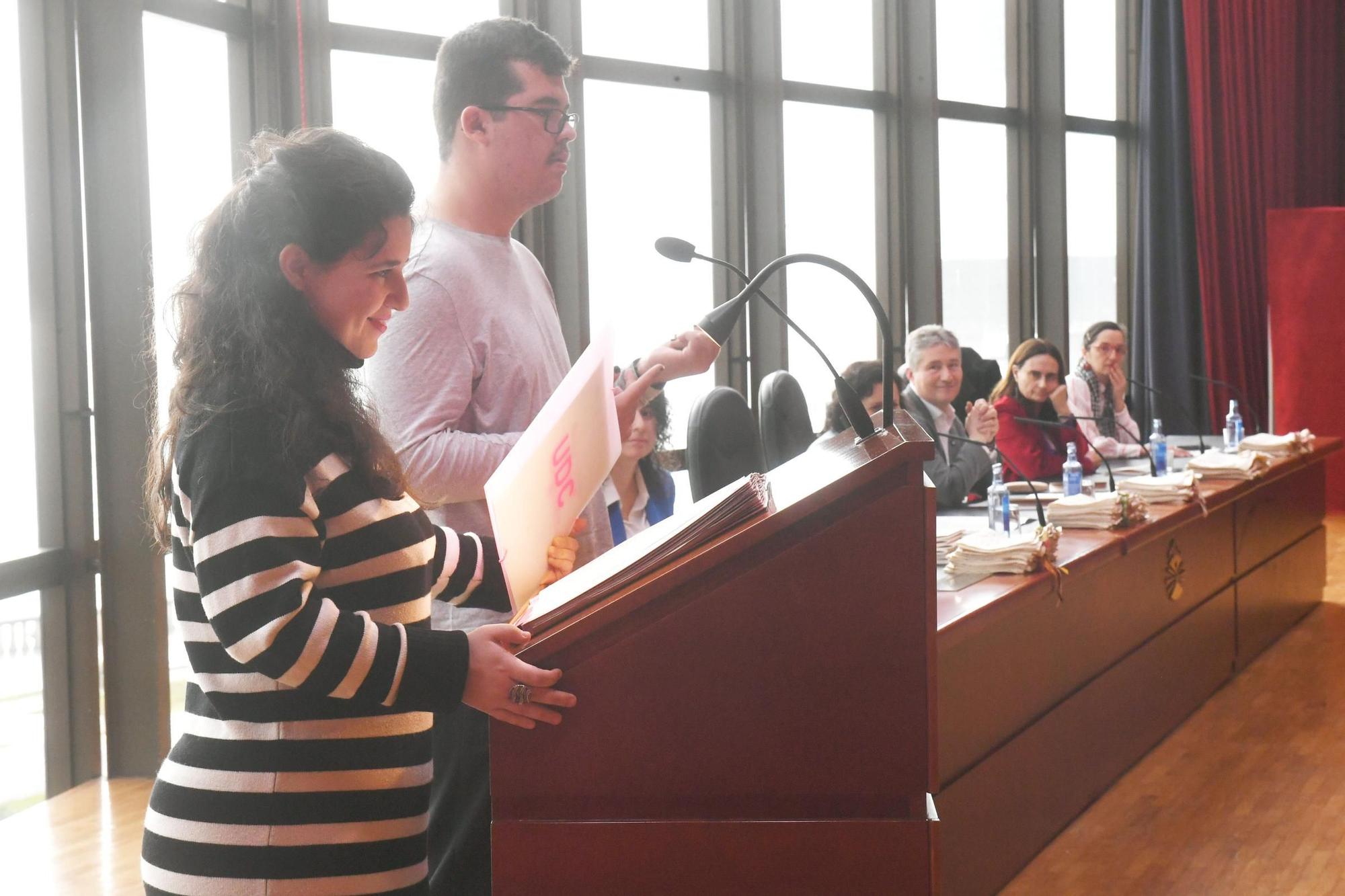 Lectura en el paraninfo de la Universidad del poemario de Luísa Villalta