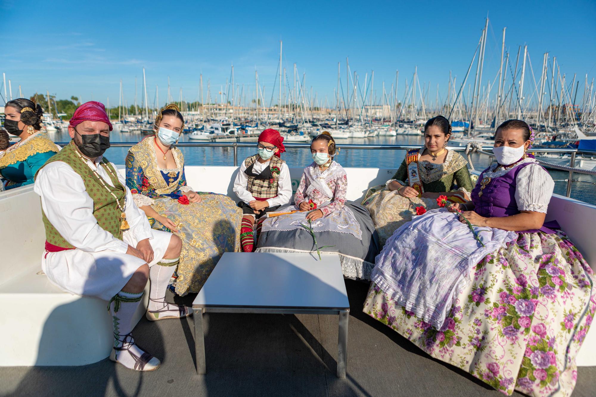 Las fallas del Marítim recuperan la Ofrenda Marinera