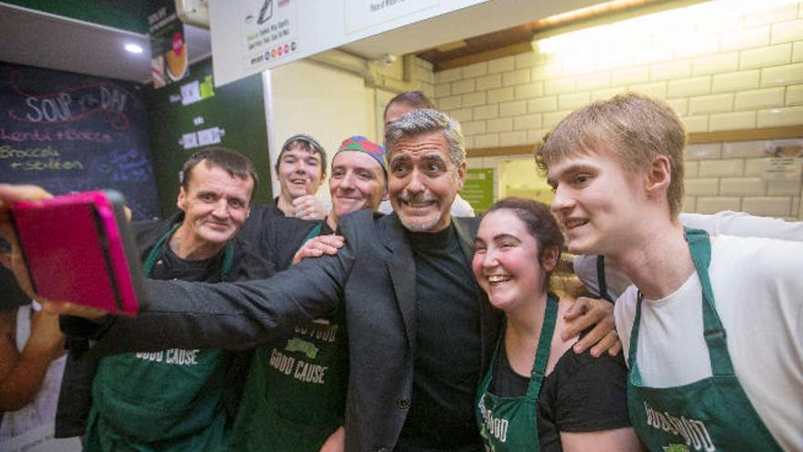 Clooney en el Social Bite Café.