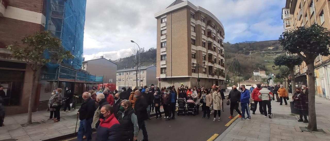 La protesta vecinal contra la delincuencia en Mieres.